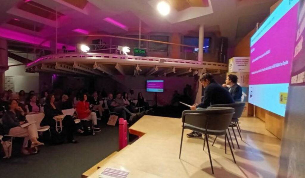 Un momento de la presentación del informe