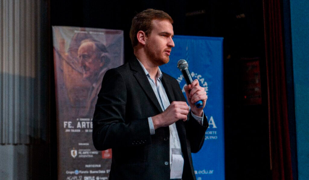 Juan Tomás Widow es el organizador principal de estos congresos sobre Tolkien, C. S. Lewis y Chesterton