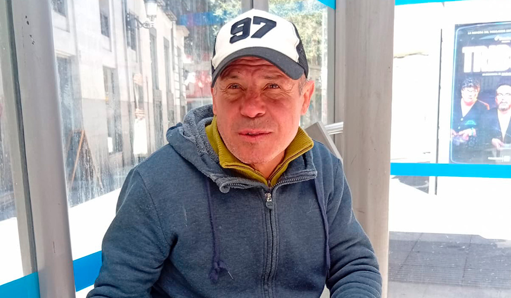 Julio asegura que cree en Dios, pero que las iglesias no las quiere.