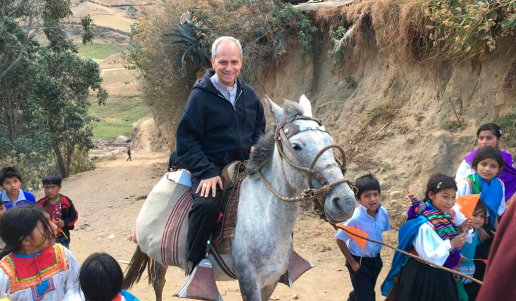 Robert Prevost montando a caballo