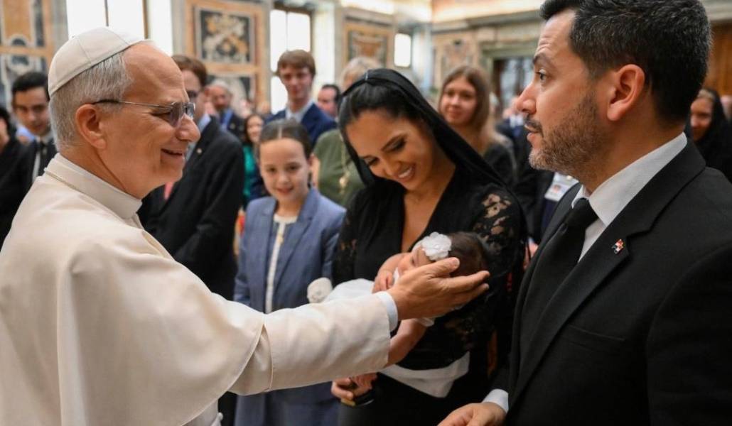 El Papa con un matrimonio durante una audiencia