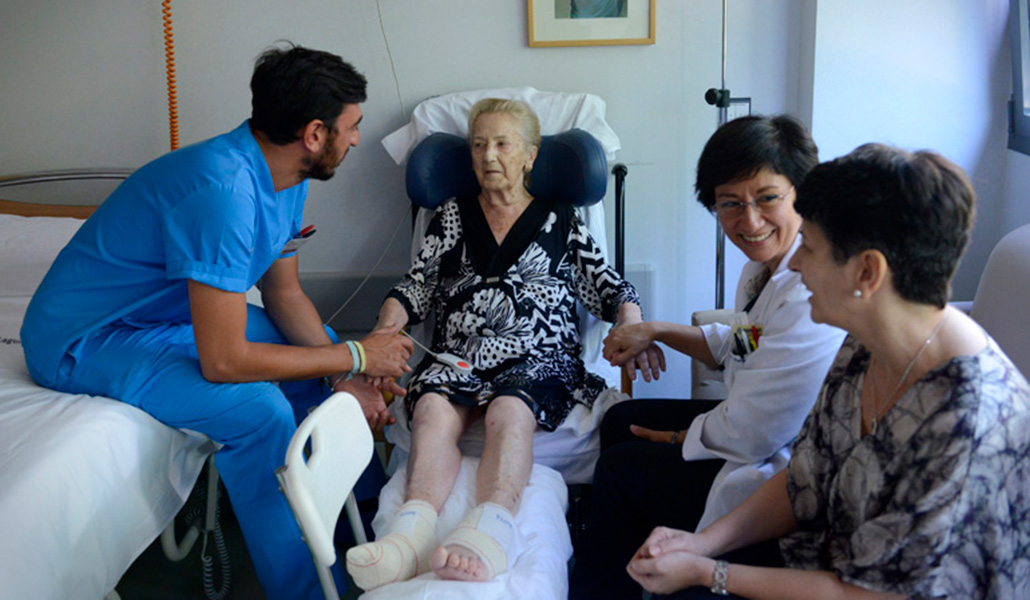 El permiso por cuidados paliativos puede facilitar la compañía de los parientes.