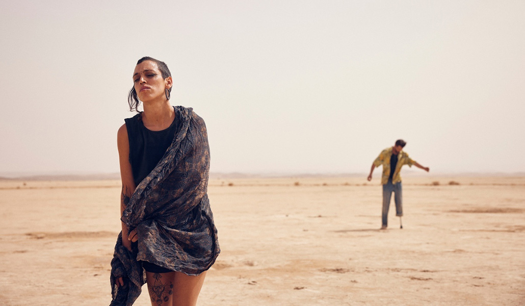 El desierto de Marruecos es el escenario de las fiestas rave en las que la cinta pone el foco.