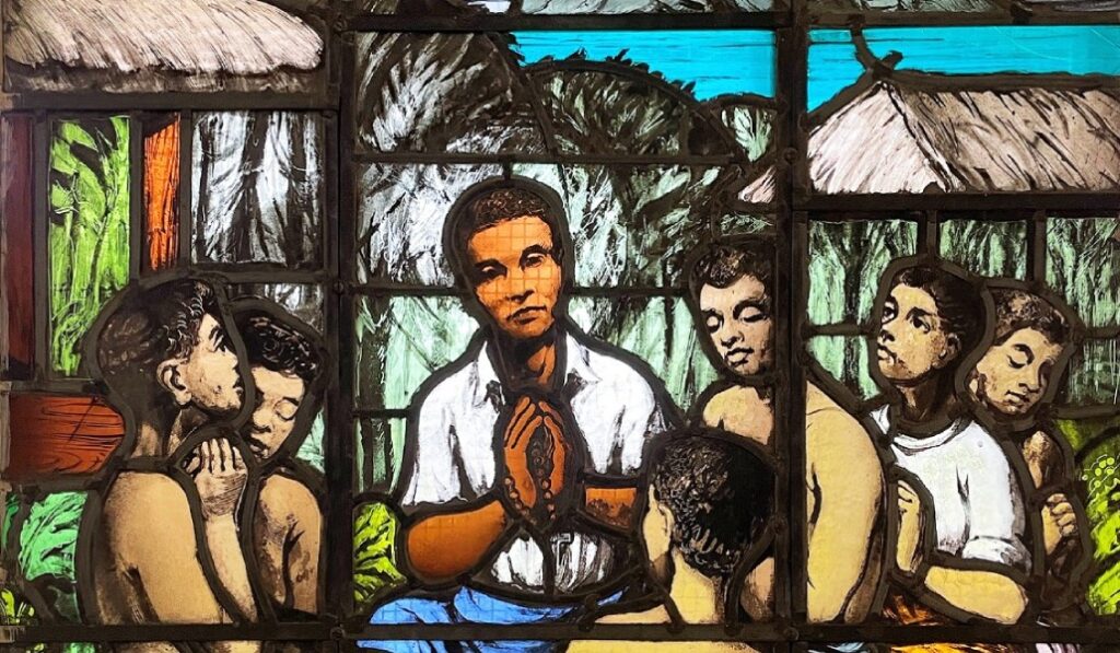 Vidriera de la capilla dedicada a san Peter ToRot.