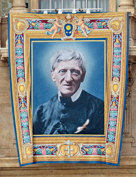 Tapiz del cardenal Newman durante su canonización.