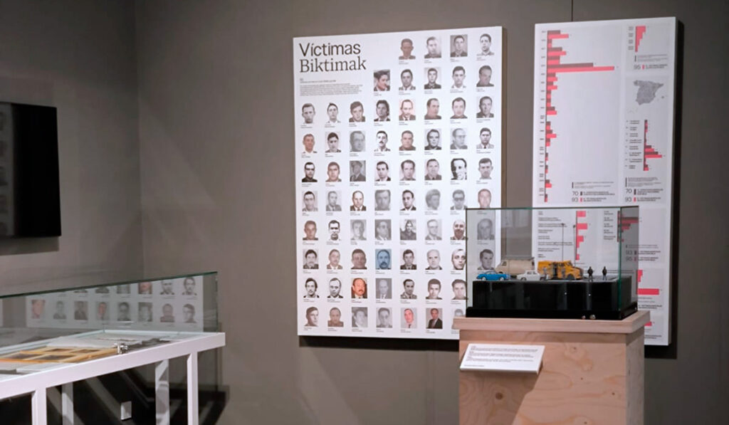 La muestra sobre los GRAPO reconoce a las víctimas y exhibe propaganda de la banda.