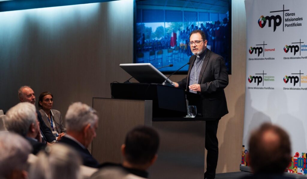 El obispo auxiliar de Madrid durante su intervención.