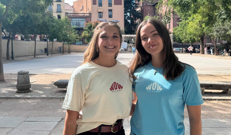 Verónica y Blanca asistentes al WOW Fest