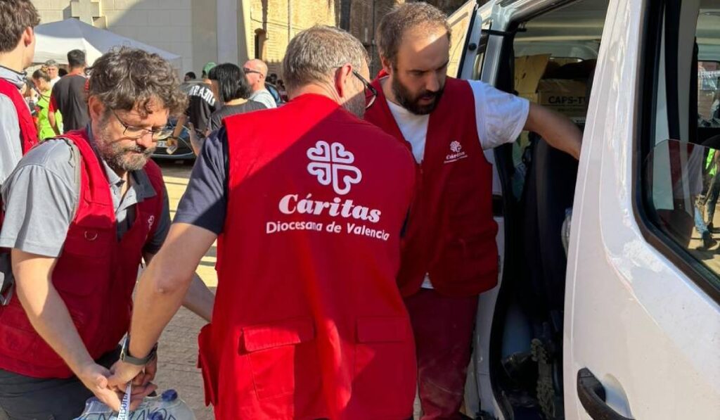 Voluntarios de Cáritas en la DANA de Valencia
