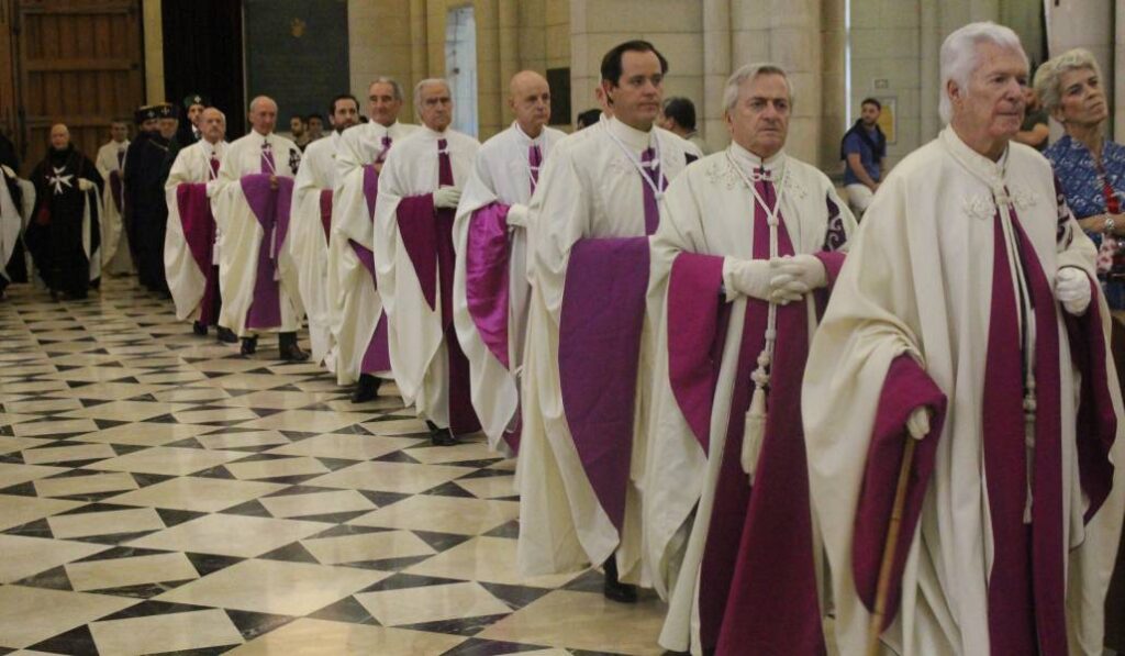 Diferentes nobles madrileños han acudido a la Misa jubilar en la catedral de la Almudena