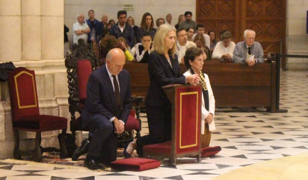 La infanta Elena en la consagración de la Eucaristía