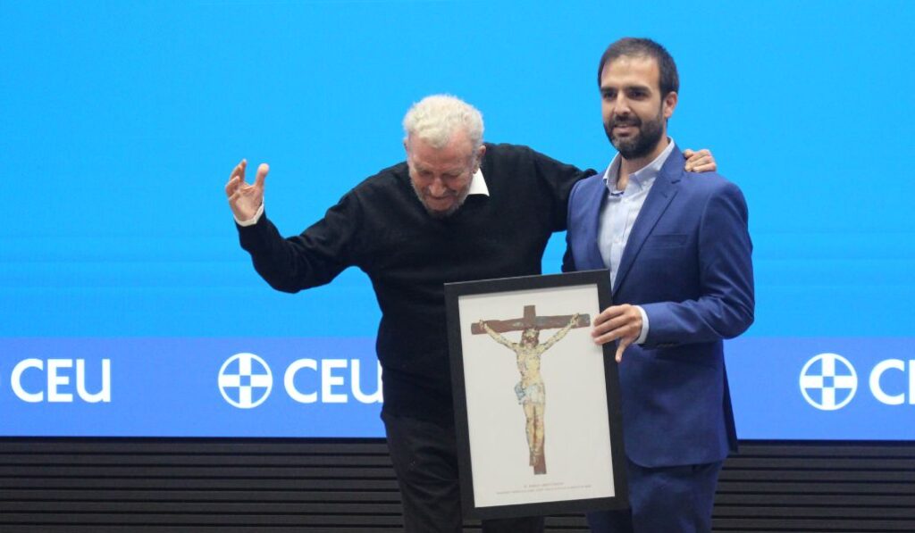 Kiko Argüello con Juan Cadarso, redactor de Religión en Libertad.