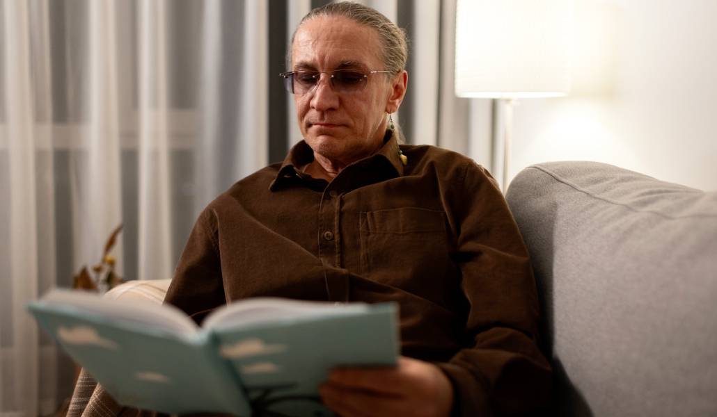 Foto de recurso de una persona leyendo