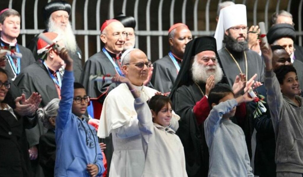 León XIV con líderes en el encuentro internacional Religiones y Culturas, organizado por la Comunidad de Sant'Egidio.