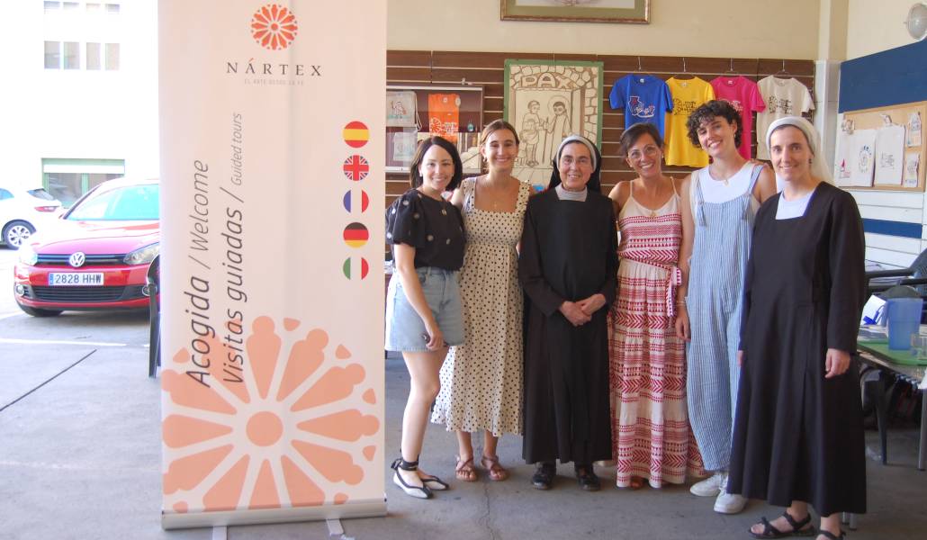 Voluntarias de Nártex en León. La cuarta por la izquierda es Isabel Fernández Abad