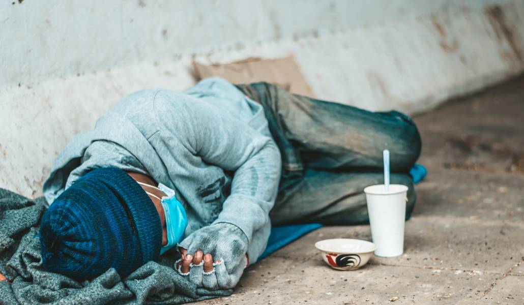 Aumenta la percepción social de que el sinhogarismo ha crecido en la última década. Foto: Freepik.