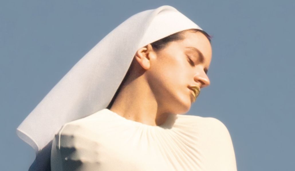 Portada de 'Lux', el nuevo disco de Rosalía en el que aparece vestida de monja