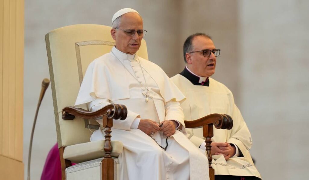 León XIV ha presidido el rezo del rosario en la plaza de San Pedro