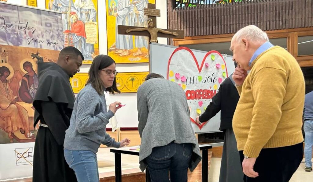 Vigilia por la Comunión en la parroquia de Nuestra Señora del Rosario