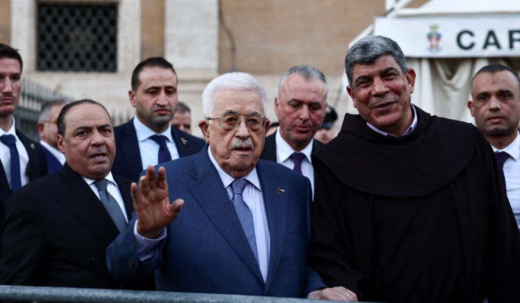 Abbas a su llegada a la tumba de Francisco.