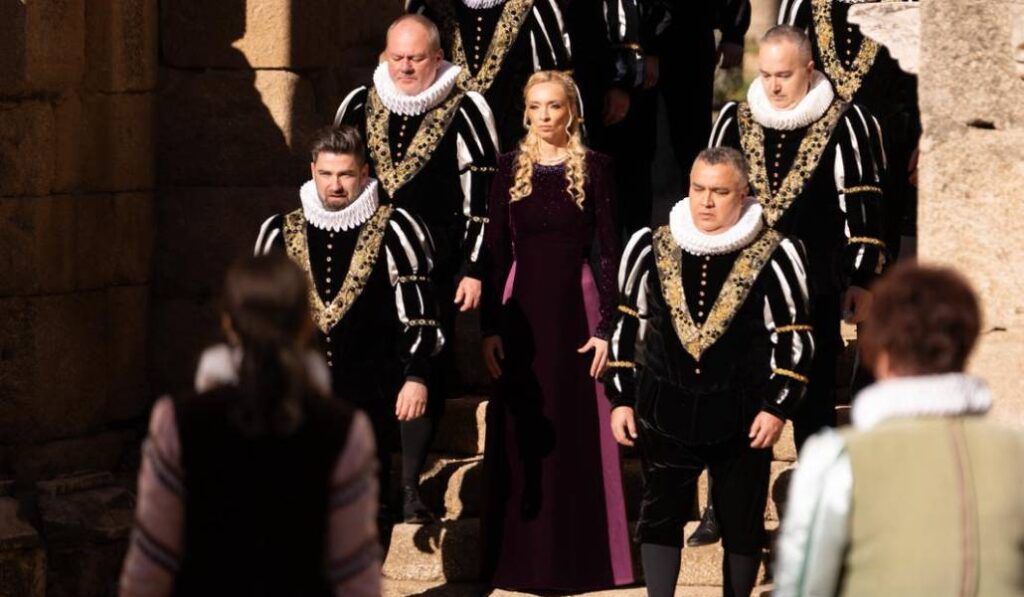 Anna Ungureanu dirige el Coro Nacional de Cámara Madrigal-Marin Constantin.