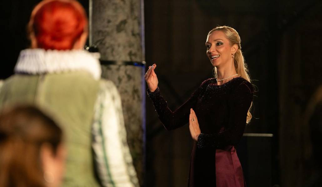 Anna Ungureanu dirige el Coro Nacional de Cámara Madrigal-Marin Constantin.