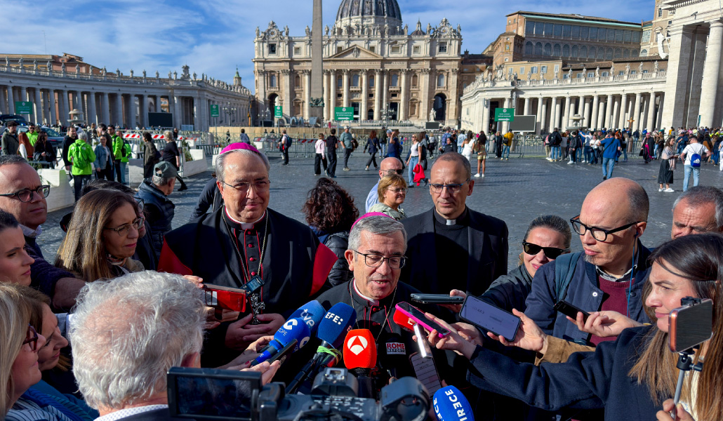 Argüello atendiendo a la prensa.