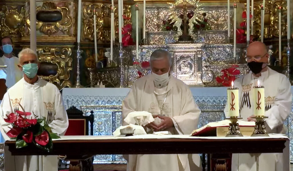 Bernardo Álvarez, durante una celebración en el santuario de Nuestra Señora de las Nieves.