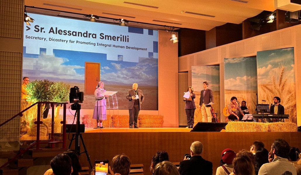 Alessandra Smerilli, secretaria del Dicasterio para el Servicio del Desarrollo Humano Integral, ha inaugurado el encuentro. Foto: EoF.