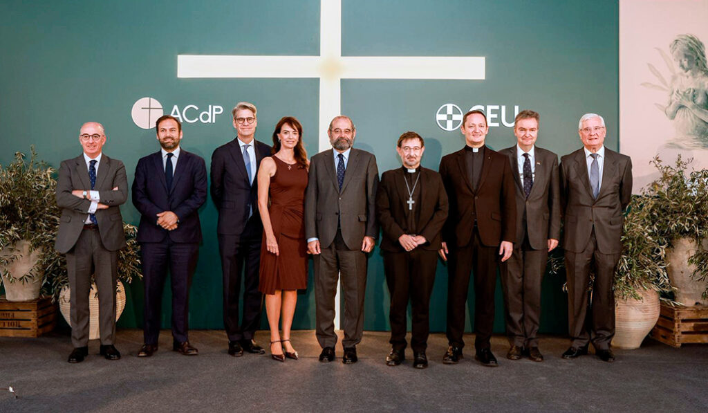 Los ponentes del desayuno de oración organizado por la ACdP.