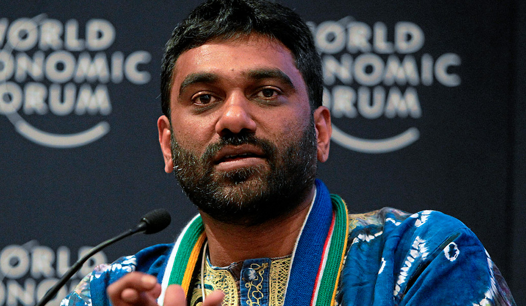 Kumi  Naidoo fue director ejecutivo de Greenpeace de 2009 a 2015.