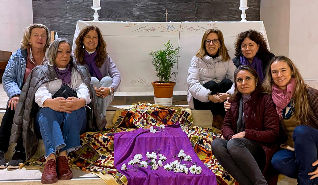 La Comisión Diocesana por una Vida Libre de Violencias contra las Mujeres tras la vigilia.