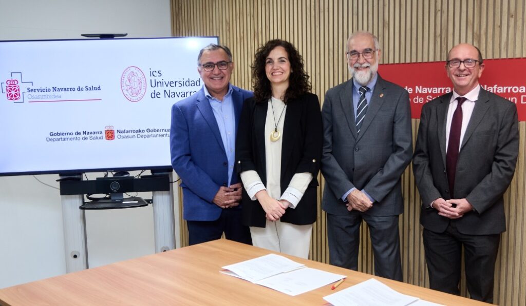 Firma del convenio, con el consejero de Salud del Gobierno de Navarra, la vicerrectora de Investigación y Sostenibilidad de la Universidad de Navarra, Paloma Grau, el gerente del SNS-O y el director de Pallium España.