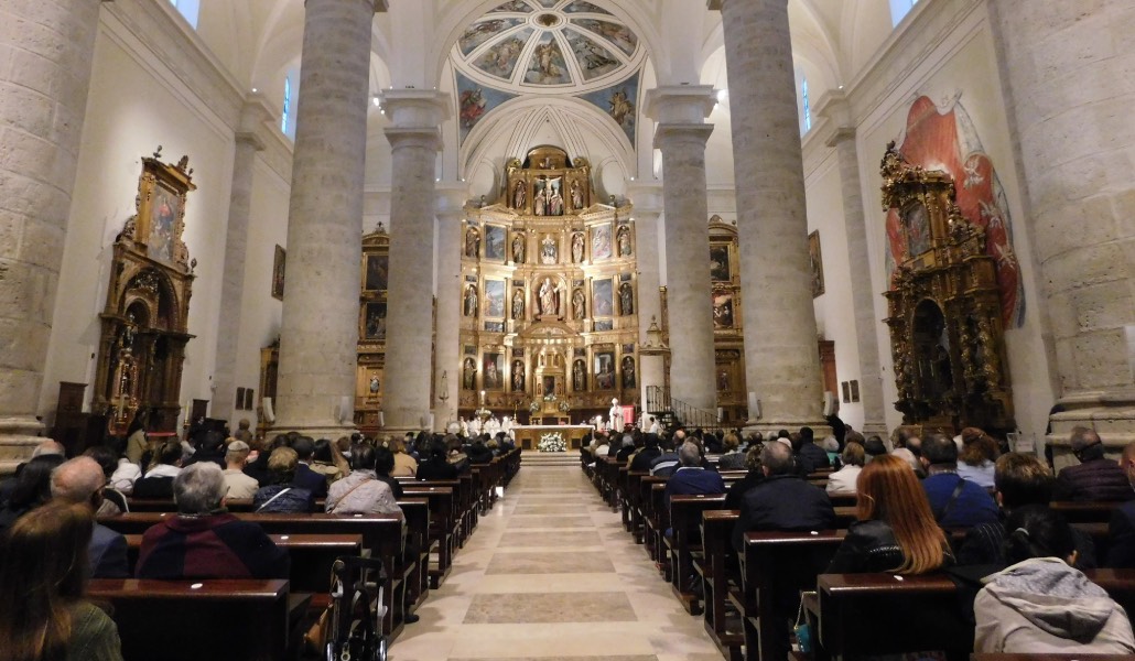 Vista del interior de la catedral de Getafe durante una Vigilia Pascual. La diócesis ha hablado de sus medidas ante una denuncia de abusos.