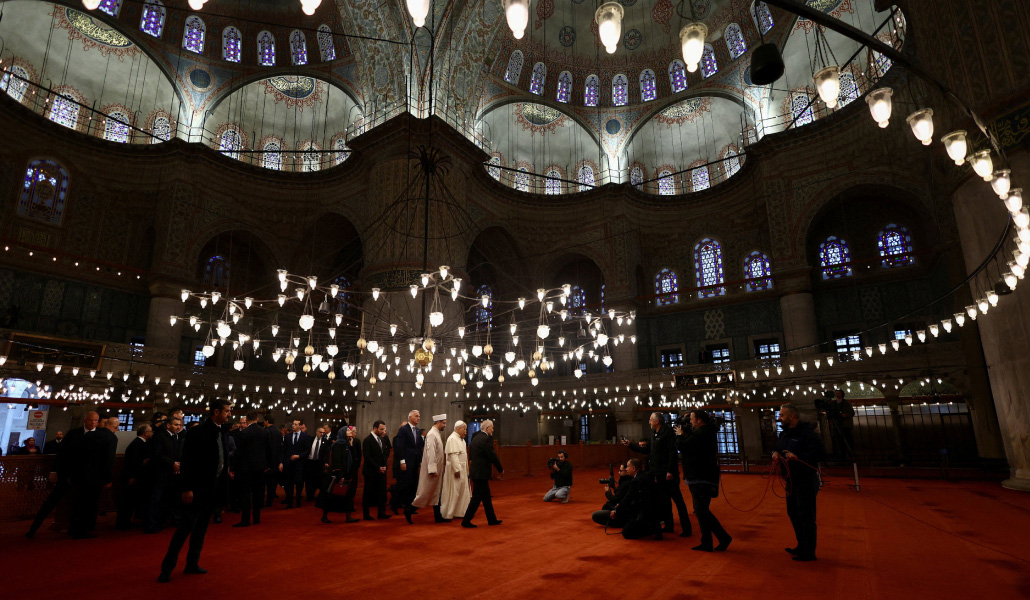El Papa dentro de la mezquita azul.