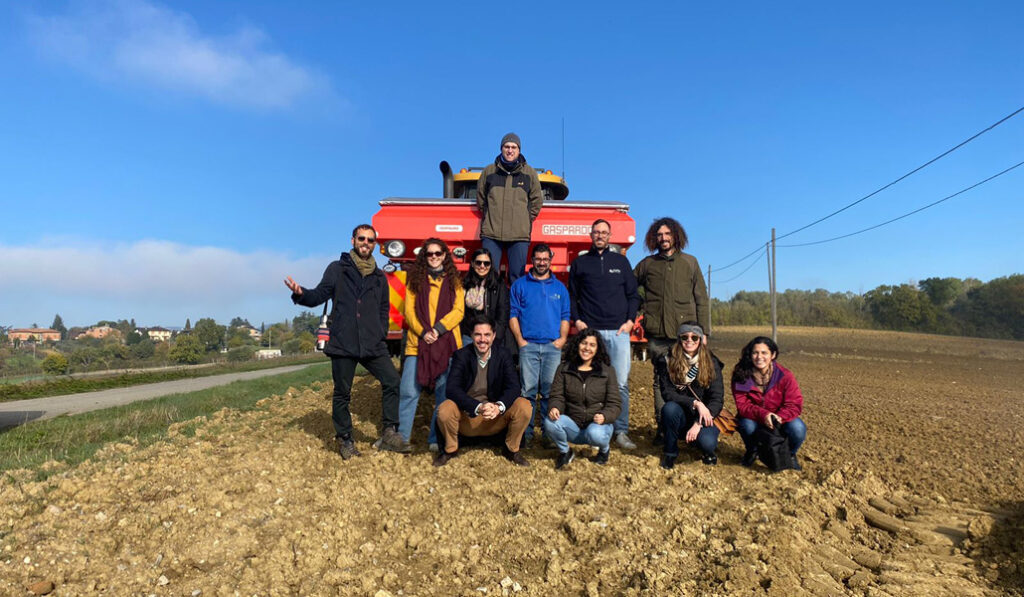 El equipo quiere implementar una agricultura regenerativa que no esquilme el suelo.