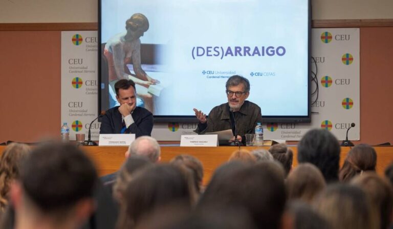 Hadjadj durante su intervención. Foto: CEU Cardenal Herrera.