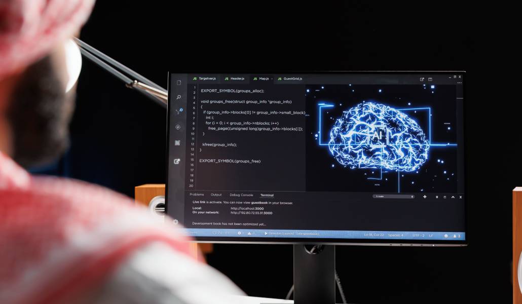 El Papa pregunta «en quiénes nos estamos convirtiendo a través de las tecnologías que construimos». Foto: Freepik.