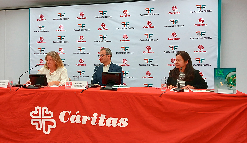 Natalia Peiro, Raúl Flores y Laura Daniel durante la presentación del informe.