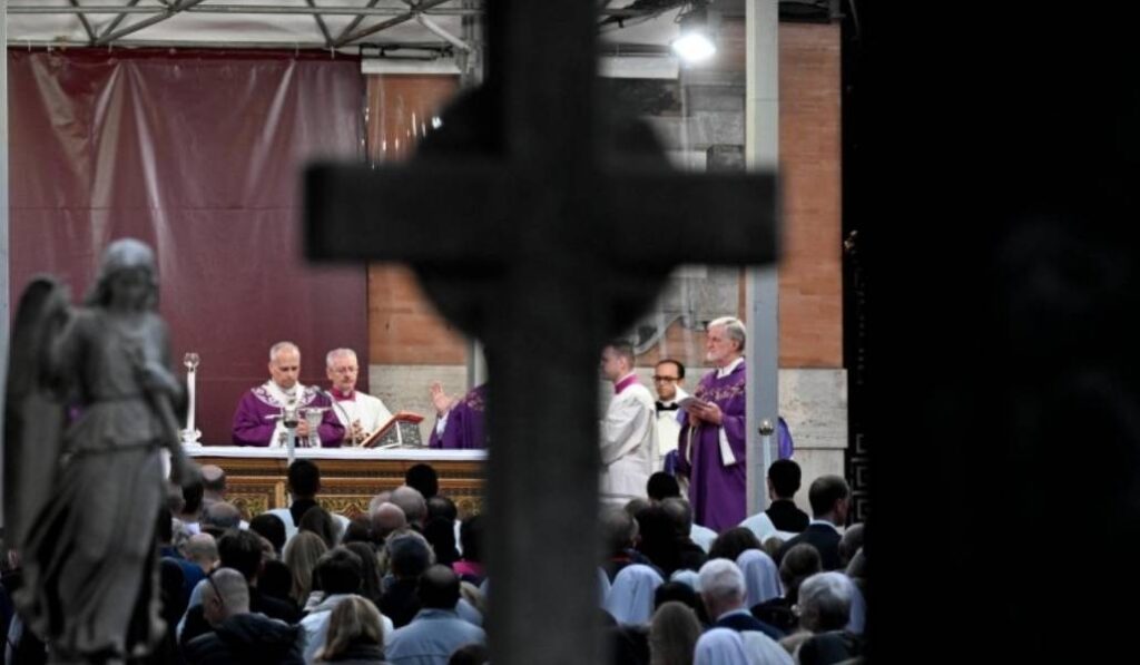 Un momento de la Misa de León XIV en el Cementerio del Verano.