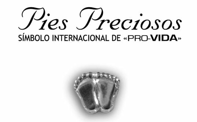 La asociación fundada por Manolo Fernández vendió 600.000 pines de los pies preciosos.