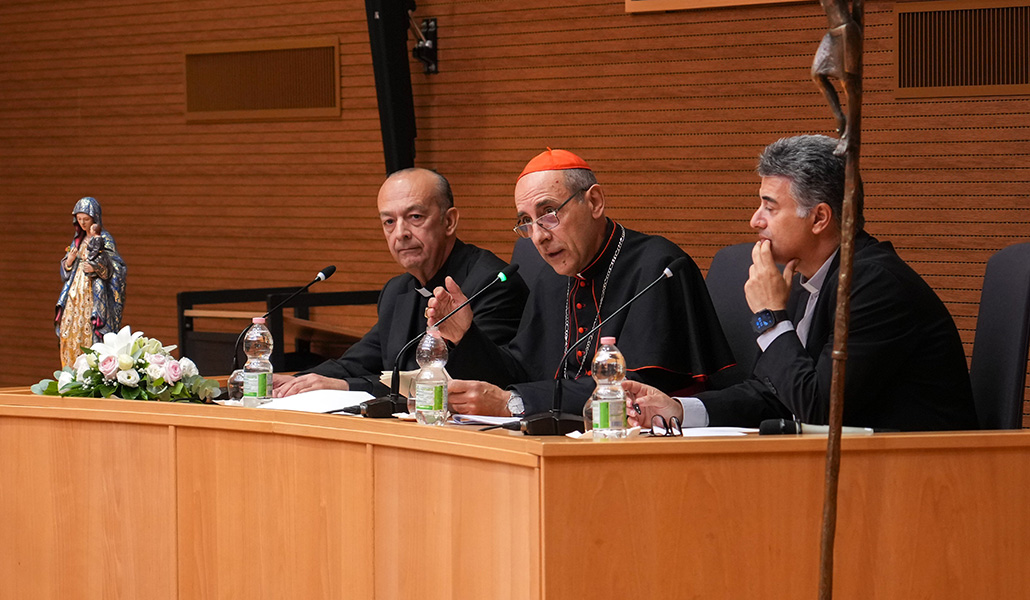 El cardenal Víctor Manuel Fernández, prefecto del Dicasterio para la Doctrina de la Fe, presenta la nota doctrinal Mater Populi Fidelis el 4 de noviembre de 2025.