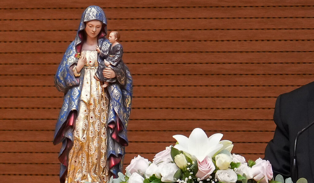 Una estatua de Nuestra Señora de La Antigua, patrona de Panamá, exhibida durante la presentación de la nota doctrinal 'Mater Populi Fidelis'.