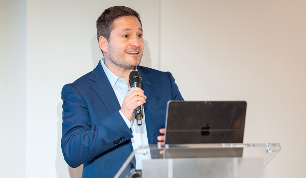 De Juana, como tantos vecinos de la Comunidad de Madrid, trabaja en una diócesis pero vive en otra.