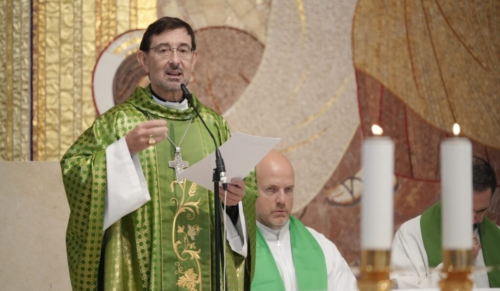 El cardenal Cobo durante la homilía.