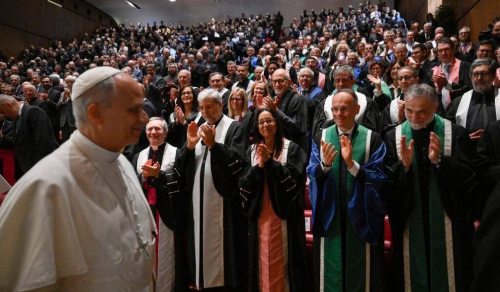 A su llegada a la Lateranense.