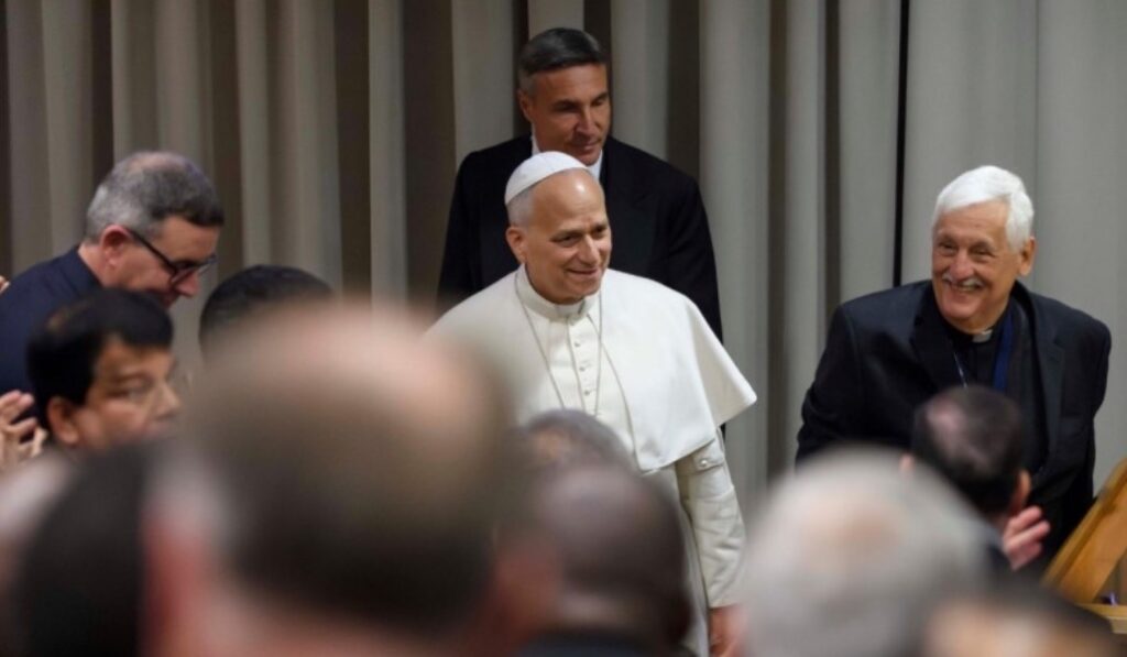 León XIV con el jesuita Arturo Sosa, presidente de la USG.