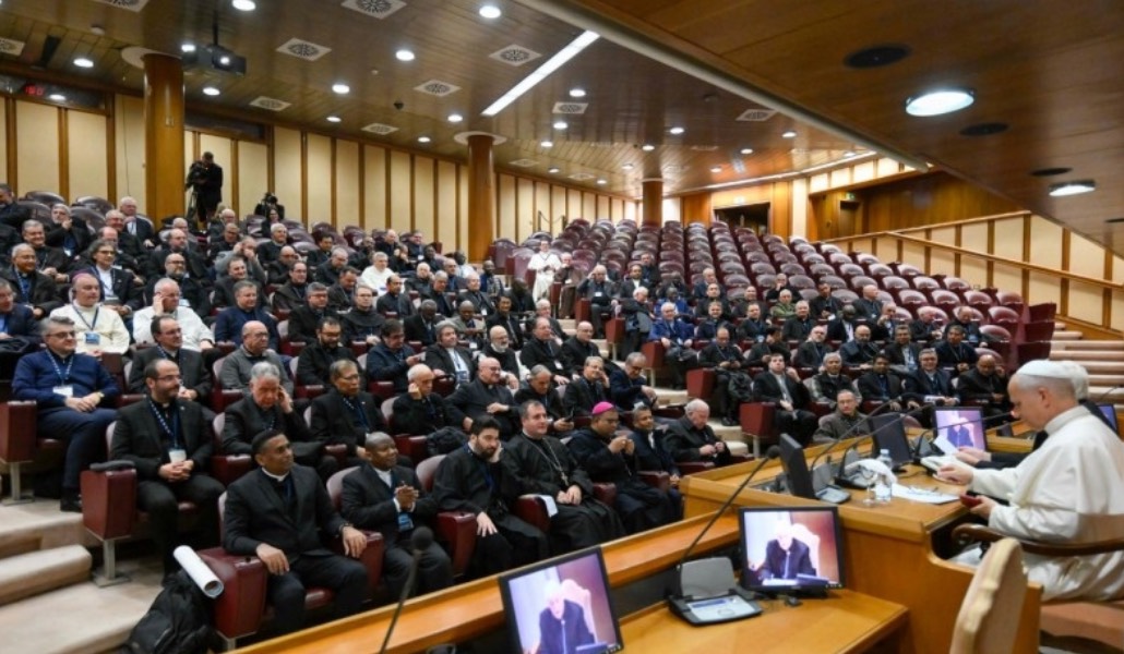 Un momento del encuentro con los superiores religiosos, a los que pidió conservar relaciones reales.