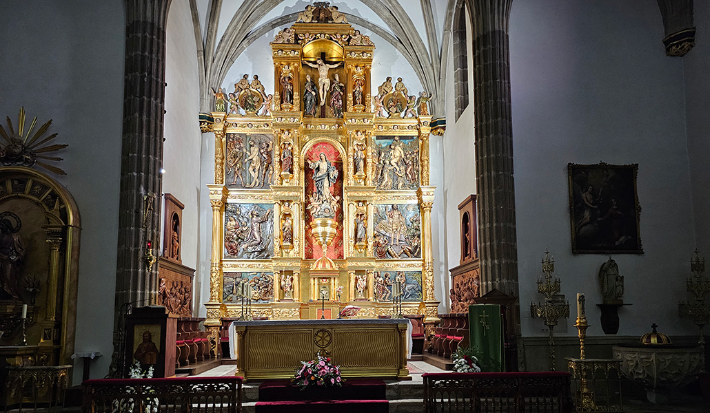 Retablo de la iglesia.