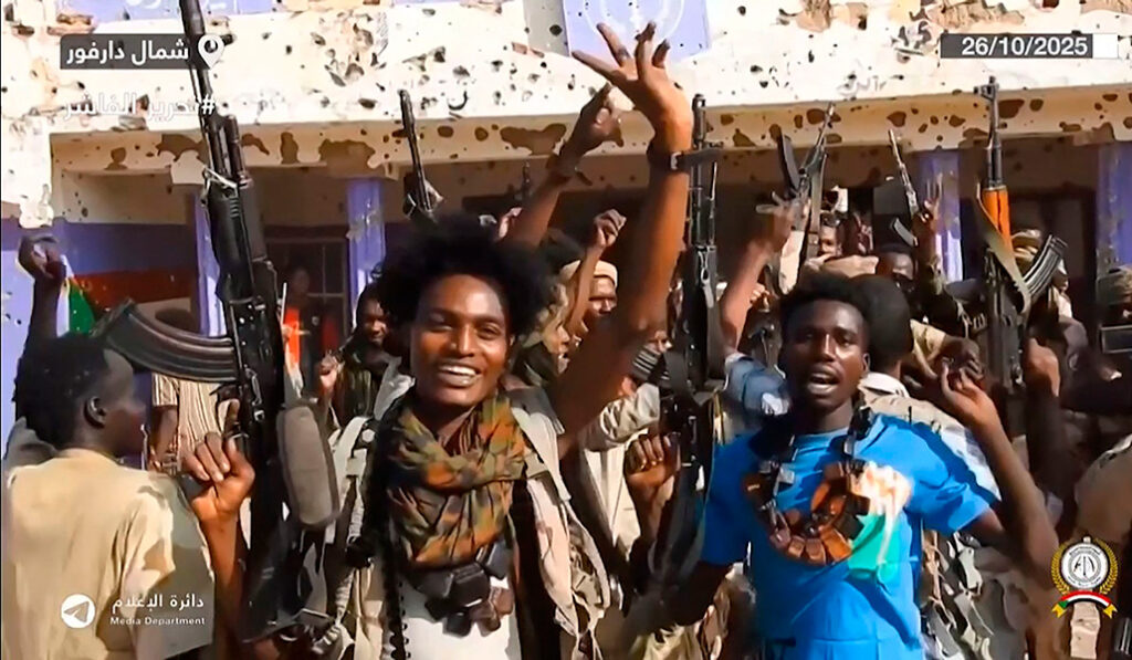 Vídeo en el que miembros de las RSF celebran su victoria en El Fasher.
